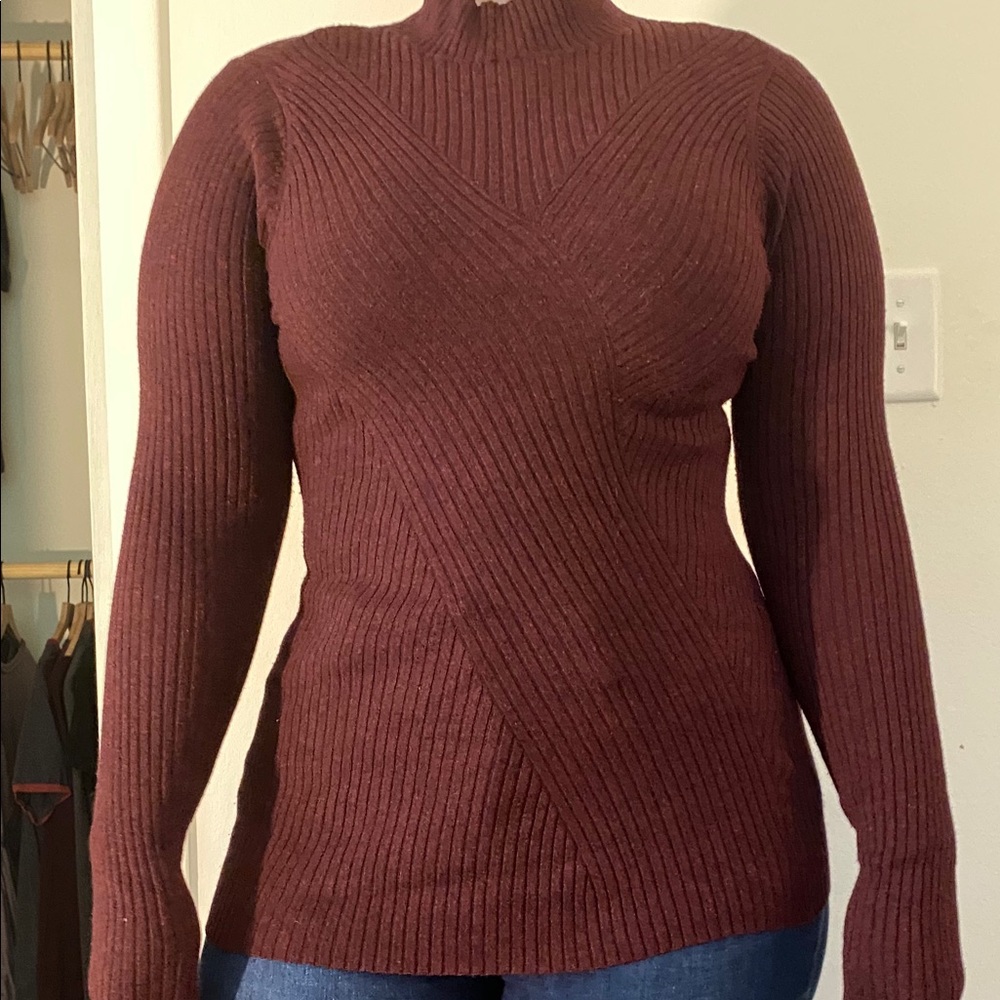 H&M basics stretch Burgundy top. Size S